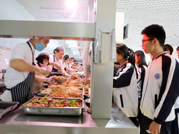 食堂承包：怎么注重食品安全，吃上放心饭菜？
